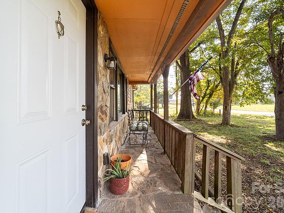 4th image of 233 Third Creek Rd