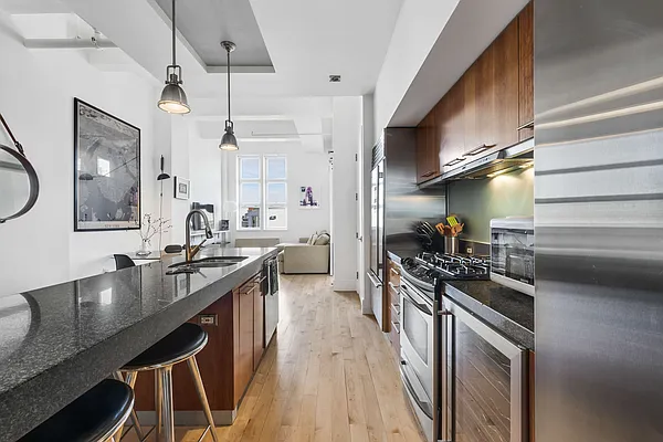 Sold by Avenues Real Estate | media 18