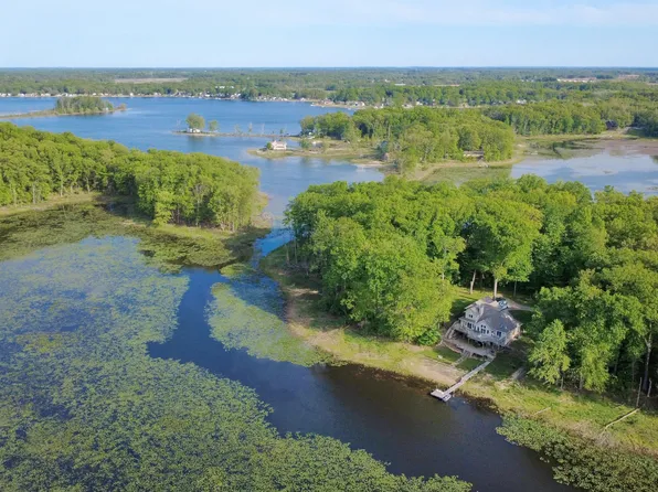 7805 Cougar Dr, Delton, MI 49046