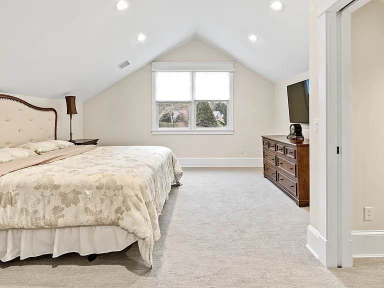 Juniper Ln — Photo 18