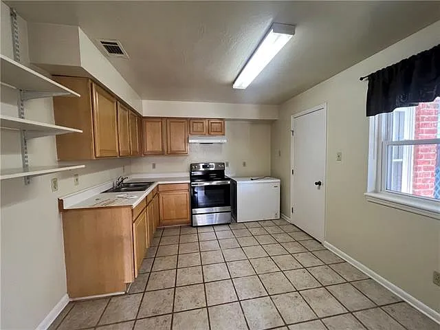 2 bed, 1.0 bath, 850 sqft, $1,350 — Photo 3