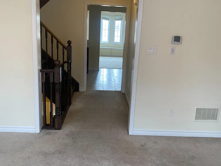 63 Baycliffe Cres — Photo 2