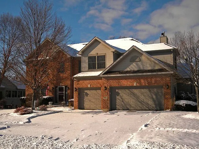889 Woodland Dr photo 1