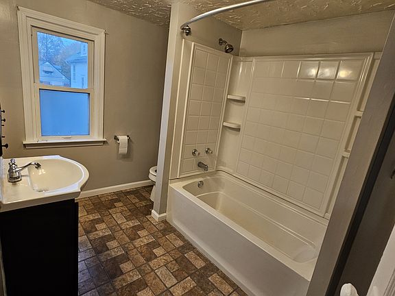 5th image of 478 E Crosier St