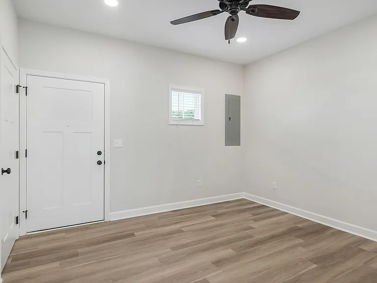 1150 England Dr — Photo 10