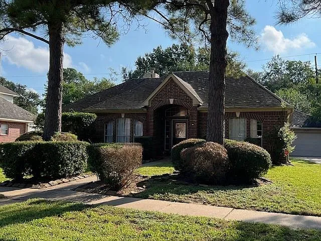 3 bed, 2.5 bath, 2632 sqft, $2,350 — Photo 3