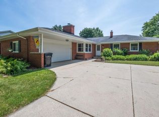 6209 W Glenbrook Rd, Brown Deer, WI 53223