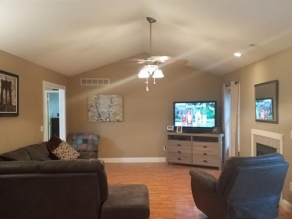 3rd image of 449 Pine Hurst Dr
