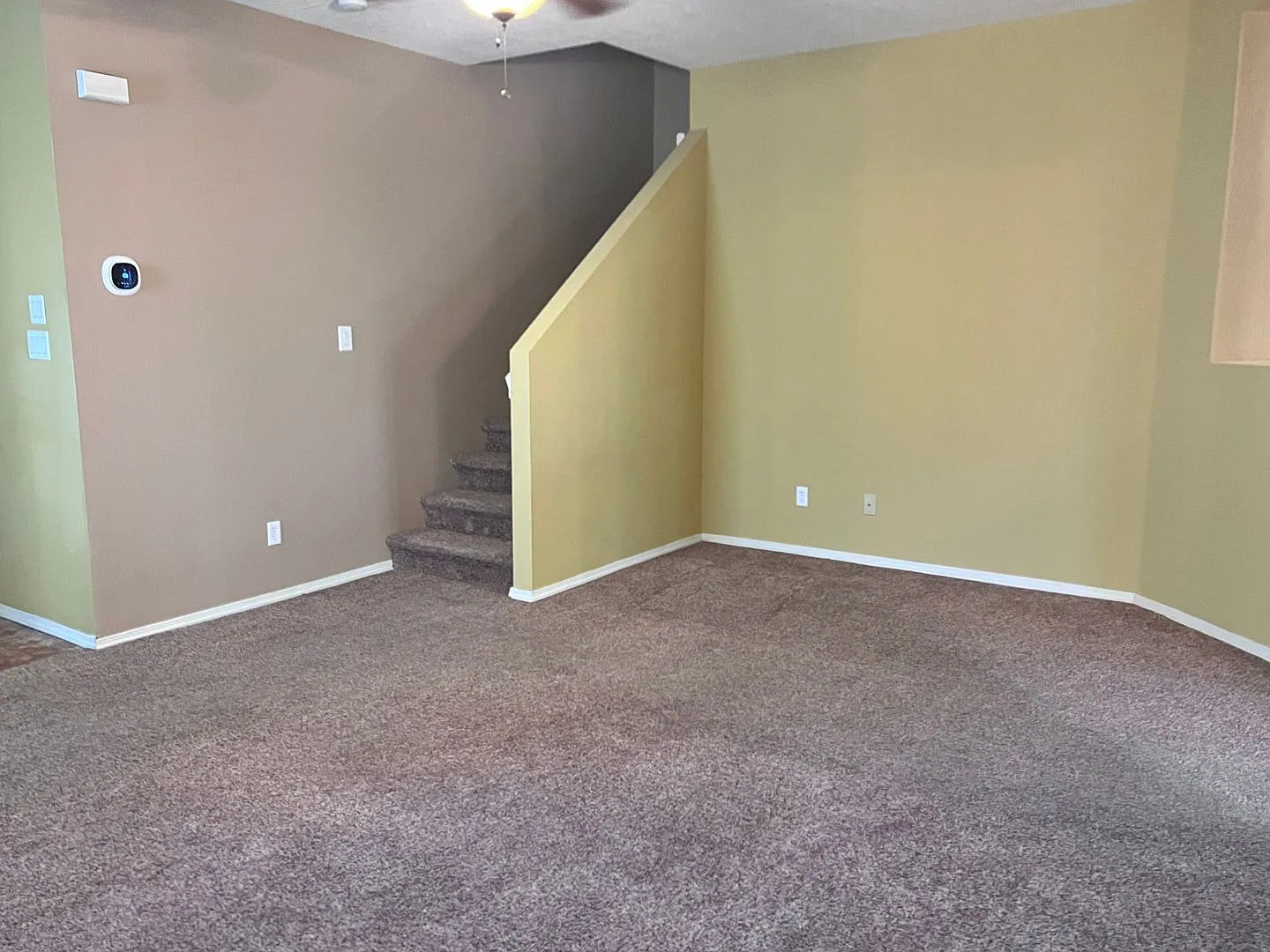 Great Location!! 4 Bedroom, 2.5 Bath, Formal Dining area, 2 Car Garage — Photo 3