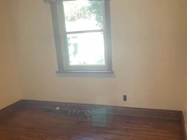 54 Highland Park Blvd E — Photo 6