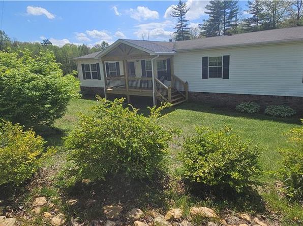 1440 Marthas Knob Rd, Galax, VA 24333
