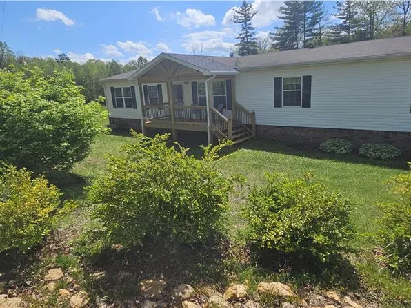 1440 Marthas Knob Rd, Galax, VA 24333