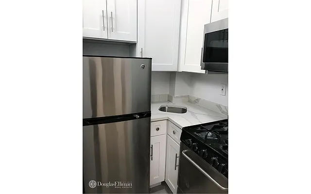 Rented by Douglas Elliman | media 22