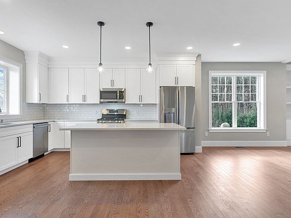 4th image of 8 Weber Farm Rd #8