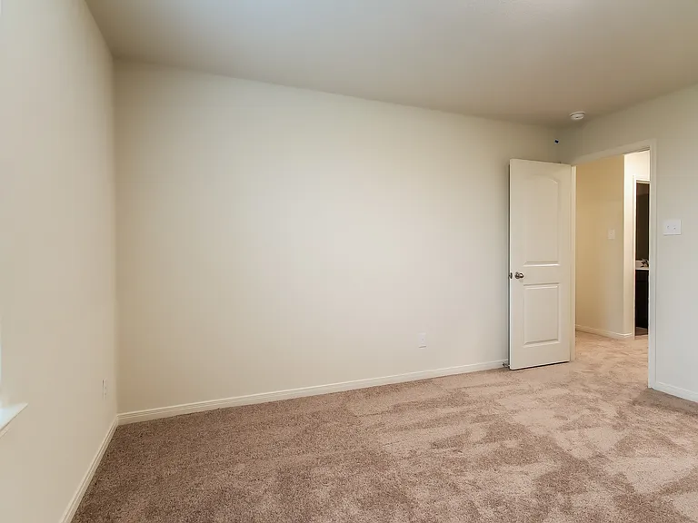 560 Solomon Ln — Photo 11