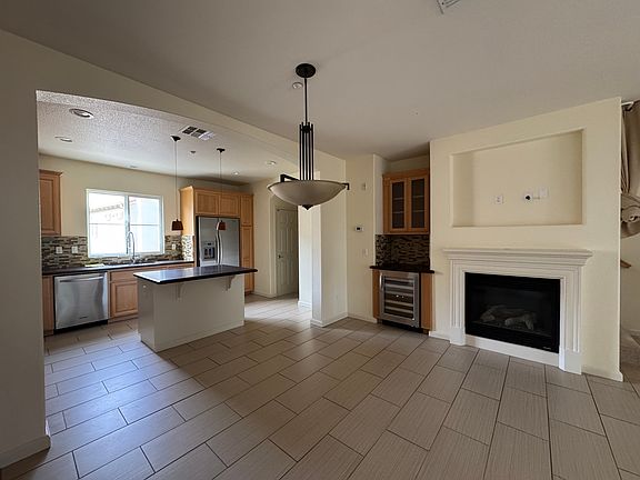 Built in wine fridge, gas fireplace, stainless steel Kitchen Aid appliances,