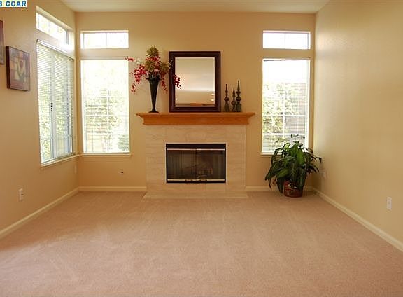 3rd image of 100 Amberfield Ln
