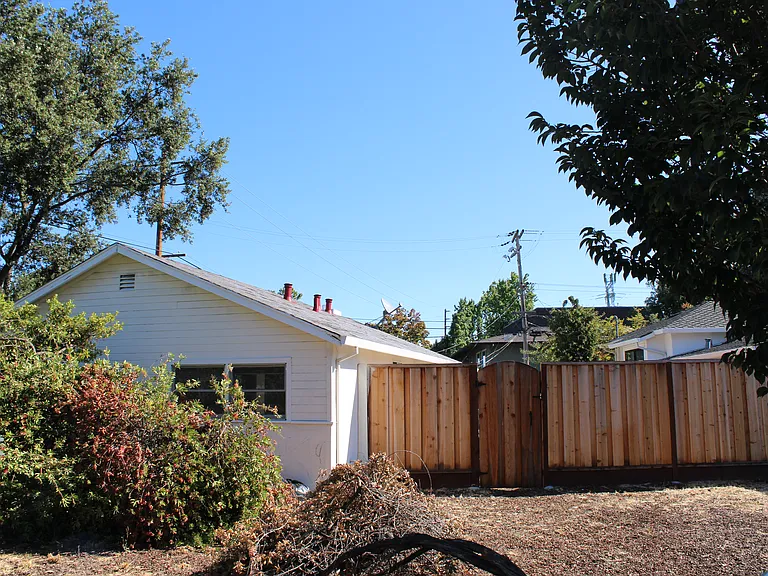 1030 Colorado Ave — Photo 3