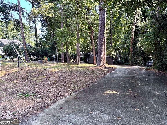 4th image of 1900 Harts Mill Rd