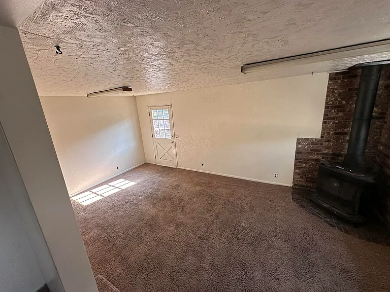 49 Riverside Dr — Photo 8