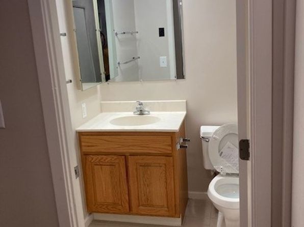 585 Main St APT 212