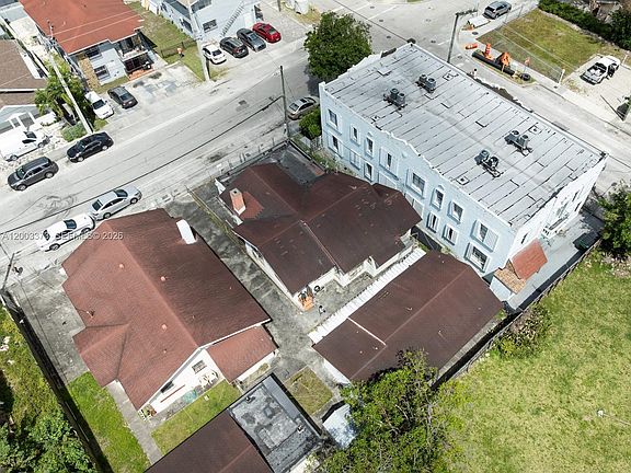 2nd image of 311 SW 10th Ave