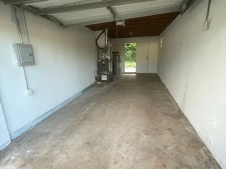 1464 Richmond Ave — Photo 11