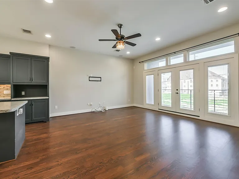2422 Hadley St — Photo 25