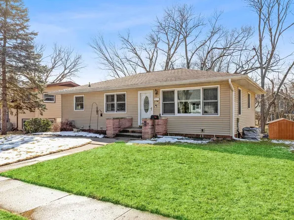 3012 Tower Rd, Clinton, IA 52732