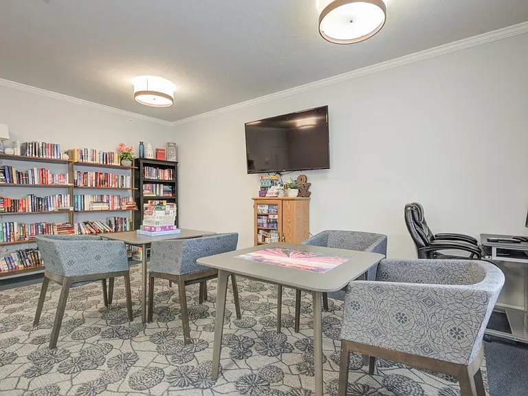 Villa Capri Apartment Homes — Photo 27
