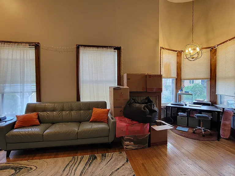 326 E 18th St — Photo 11