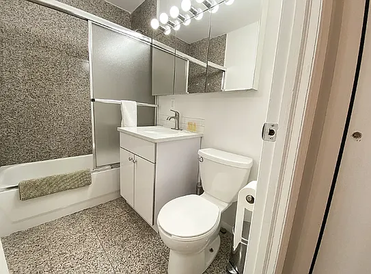 Rented by Avenues Real Estate | media 17