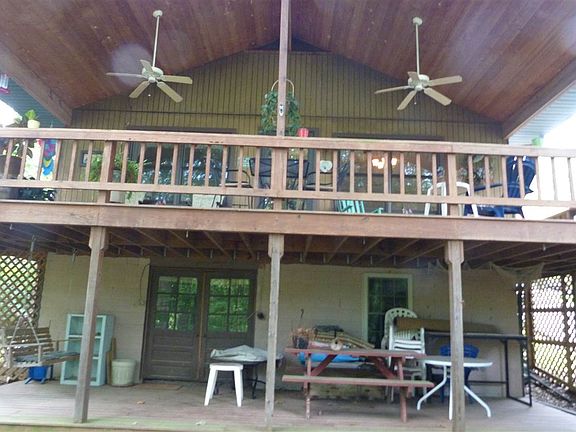 3rd image of 527 Willow Ln