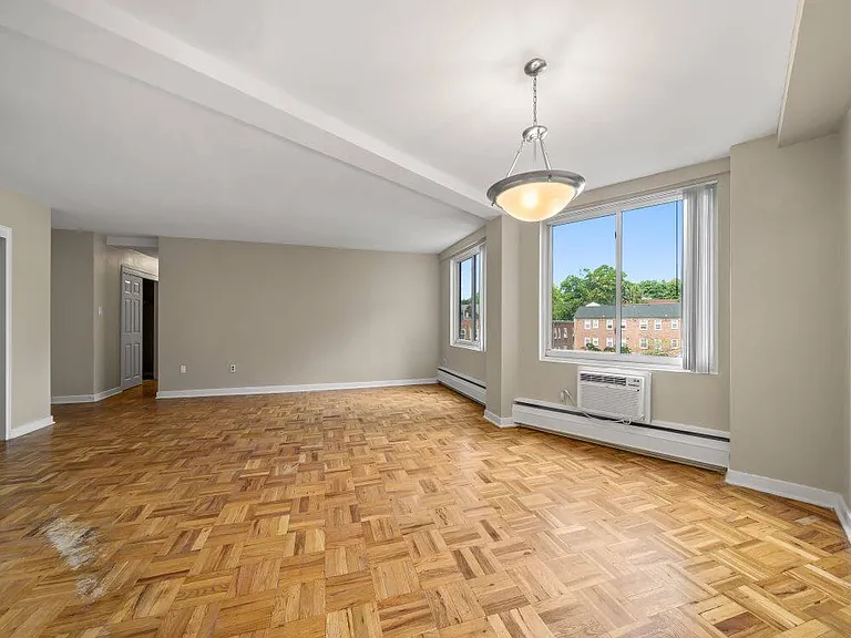 100-york-apartment-w305-3r