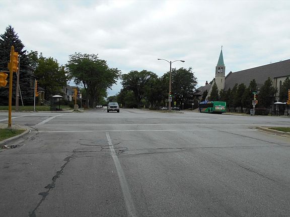 4th image of 3421 W Highland Blvd