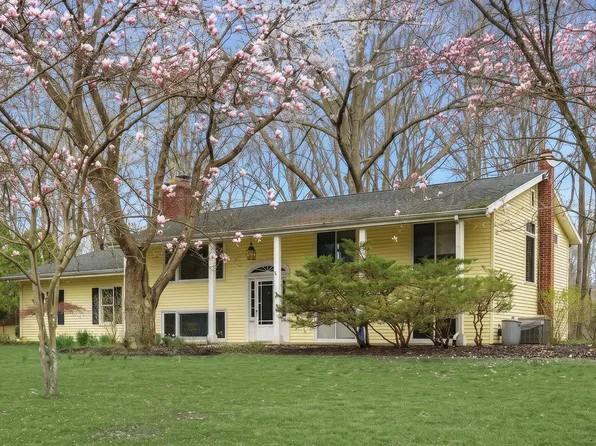 13970 Hollywood Blvd, Three Oaks, MI 49128