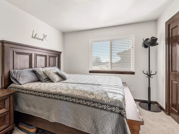 9052 W Wisdom Pl, Sioux Falls, SD 57106