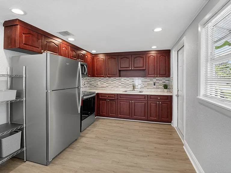 239 NW 6th Ave — Photo 4