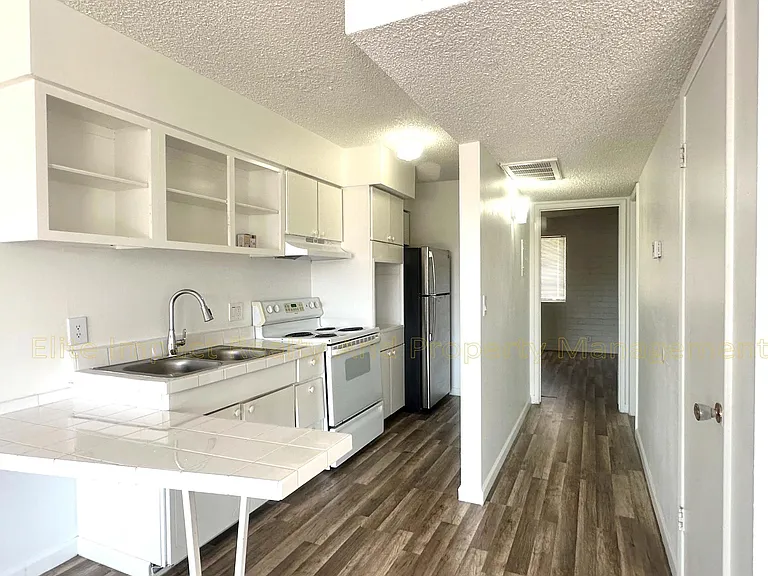 301 W Helen St — Photo 4
