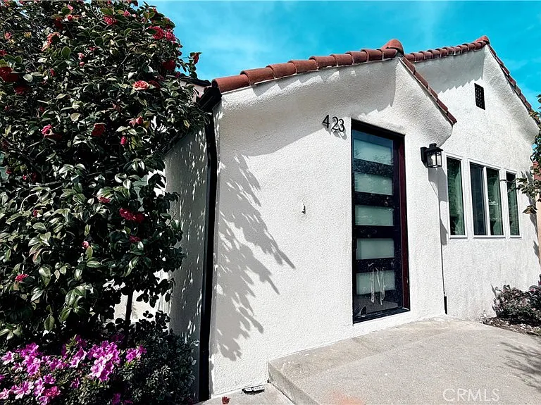 423 S Citrus Ave — Photo 1