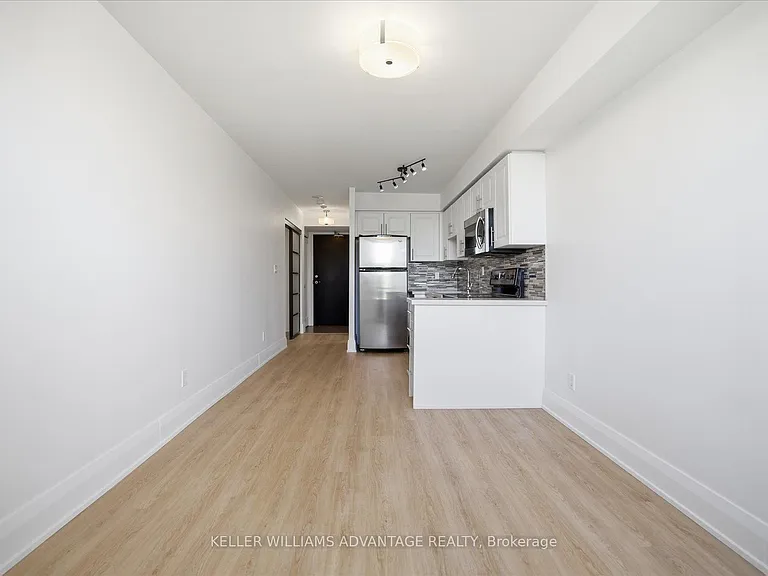 1733 Queen St E #415 — Photo 17