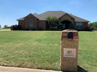 117 London Dr, Elgin, OK 73538