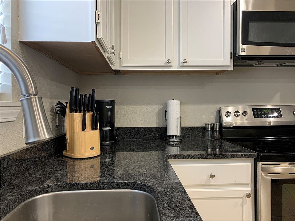2nd image of 213 Kelsey Ln