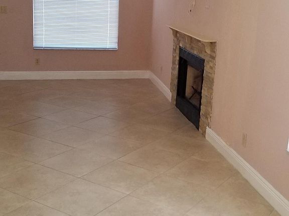 2nd image of 607 Northlake Dr