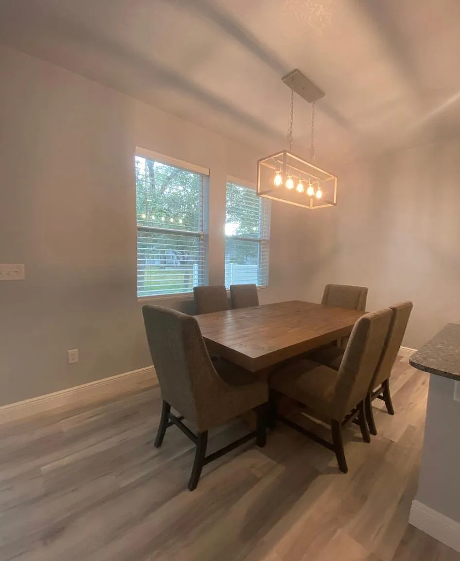 2427 Mallory Ave — Photo 4