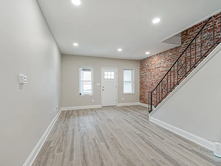 3130 Dickinson St — Photo 13