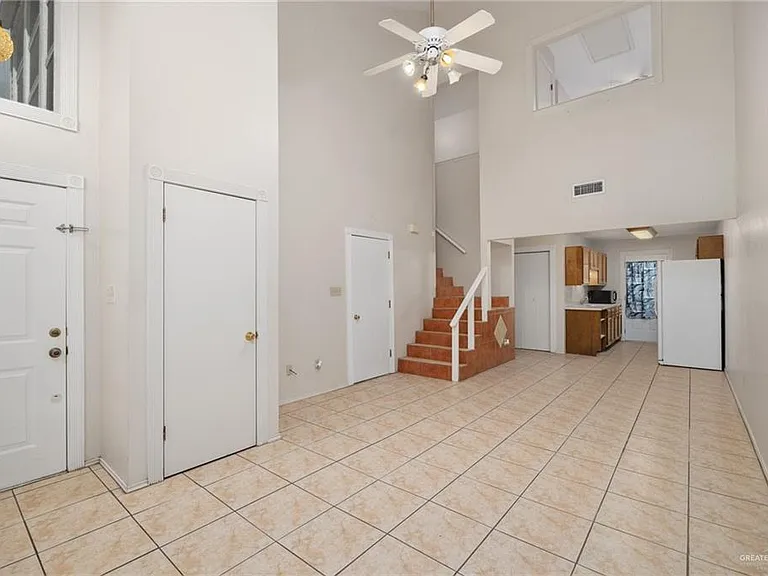 1511 Evergreen Ave — Photo 3