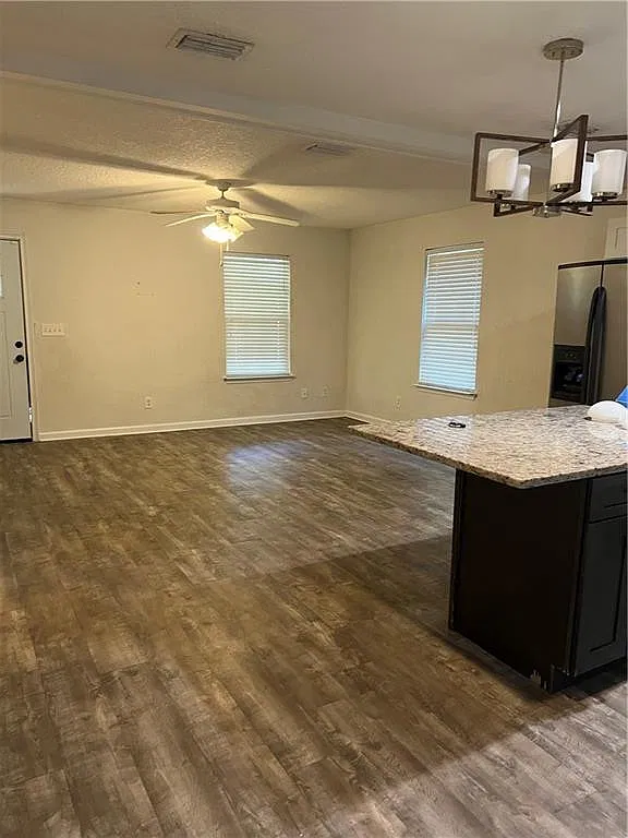 3 bed, 2.0 bath, 1196 sqft, $1,600 — Photo 3