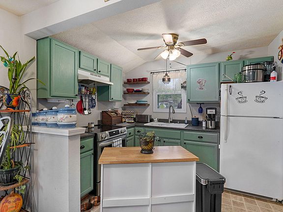 3rd image of 2249 N Campbell Avenue