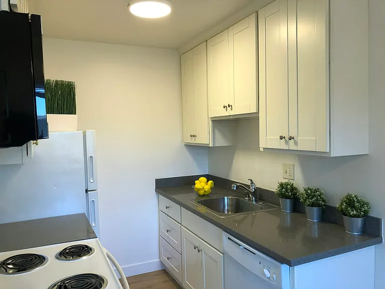 611 San Luisito Way #8 — Photo 6